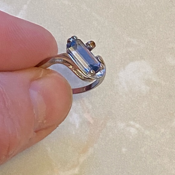 10k White Gold Antique 1900’s 1.5 carat Emerald Cut Aquamarine & Diamond Ring - Picture 5 of 15